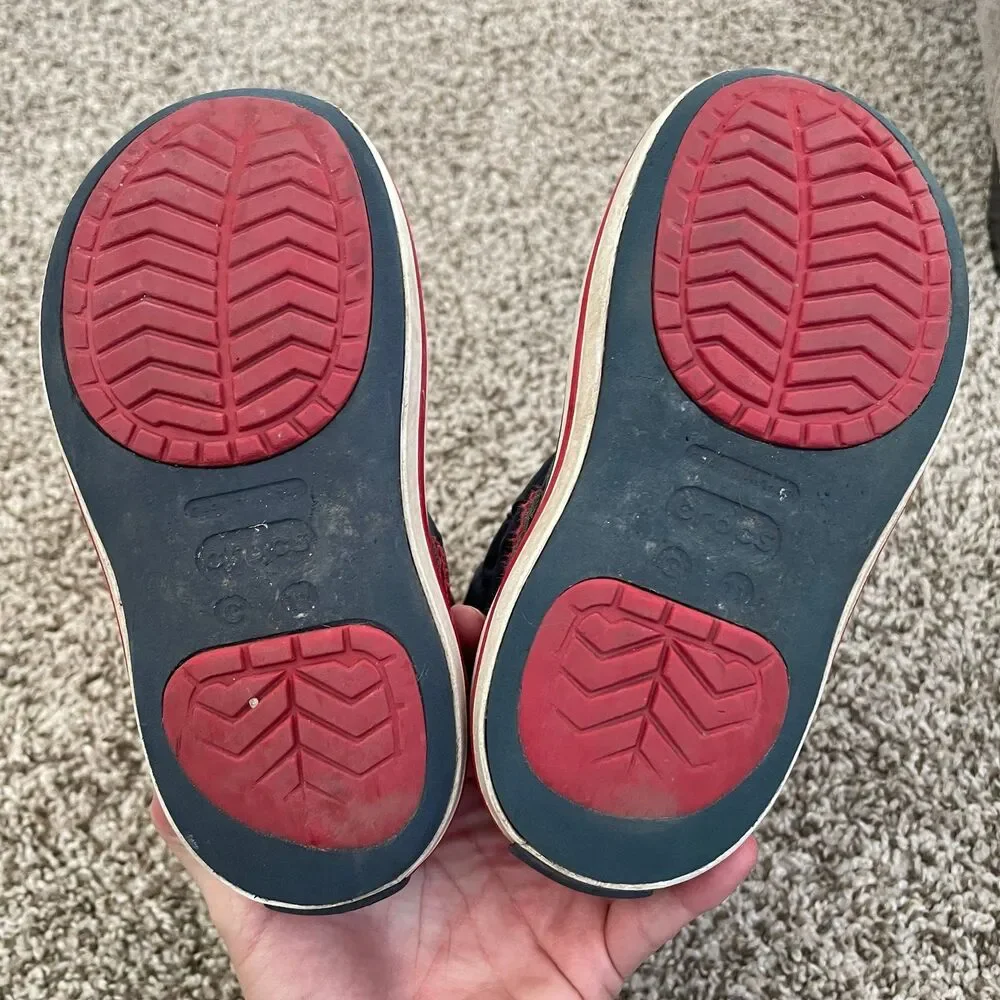 Size 11 / Boys' Crocs Snow Boots